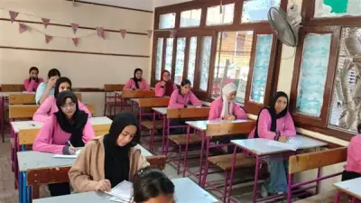 طلاب الإعدادية بالإسماعيلية يؤدون امتحان الدراسات الاجتماعية