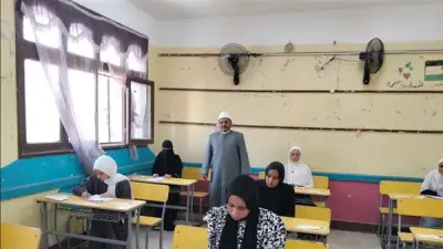 طلاب القسم الأدبي بالثانوية الأزهرية بالإسماعيلية يؤدون امتحان النحو اليوم
