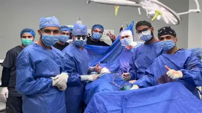 فريق طبي بمستشفى سوهاج الجامعي ينقذ شابا اخترق سيخ حديدي صدره