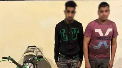 ضبط قائد دراجة نارية بالإسكندرية لقيامه بحركات استعراضية خطيرة بصحبة فتاة