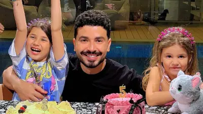 محمد أنور يحتفل بعيد ميلاد ابنته ويعرض صورا عائلية على فيسبوك