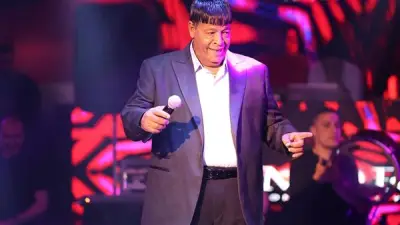 عبد الباسط حمودة يحضر مفاجأة غنائية جديدة لجمهوره في الصيف