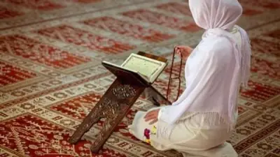 الإفتاء تحسم الجدل حول حكم صلاة المرأة بالبنطلون الضيق
