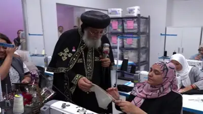 هدايا يدوية من مرضى بهية للبابا تواضروس خلال زيارته الإنسانية