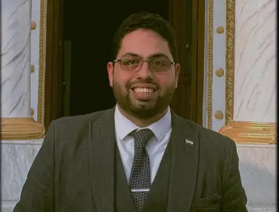 أقر وأعترف أنا مدمن وهذه شهادتي