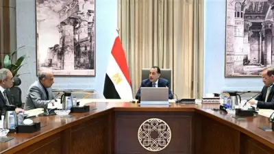 مدبولي يتابع تمويل مشروعات الطاقة الجديدة والمتجددة لتعزيز الشبكة القومية