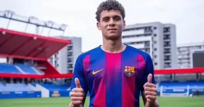 برشلونة يطلب رسميًا تفعيل بند شراء حمدي فتحي من الأهلي