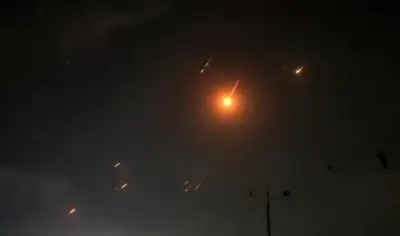 الجيش الإيراني يعلن استهداف الأسطول الخامس الأمريكي في هذه الدولة