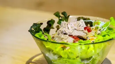 طريقة عمل سلطة التونة للدايت: وصفة سهلة ولذيذة