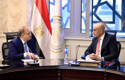 وزير التعليم يبحث تأهيل كوادر فنية لمدارس متخصصة في الصناعات الدوائية