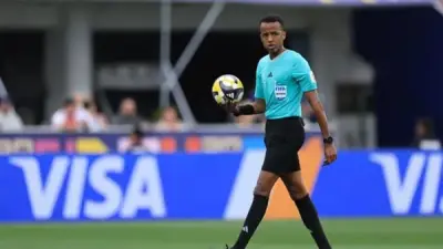 عمر أرتان أول حكم أفريقي يدير كأس السوبر الأوروبي تاريخياً