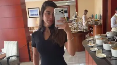 يارا السكري تخطف الأنظار بفستان أسود مجسم في أحدث ظهور