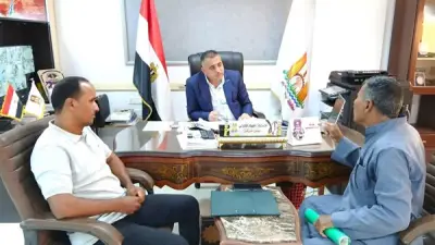 رئيس مركز الداخلة بالوادي الجديد يواصل لقاءاته اليومية مع المواطنين لبحث مطالبهم