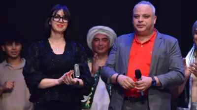 تامر عبدالمنعم وسفيرة تونس يشاهدان 