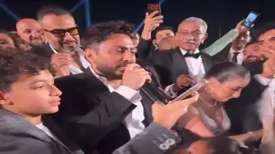 تامر حسني يحيي حفل زفاف نجل الفنان سيد رجب في القاهرة بأجواء احتفالية