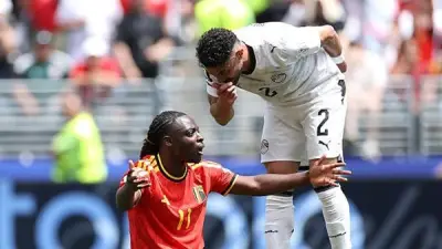 صحيفة بلجيكية تثير الجدل بازدواجية تطبيق القوانين في كأس العالم بسبب ياسر إبراهيم