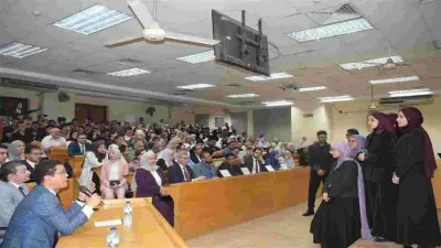 رئيس جامعة بنها يشهد مشروعات حاسبات وذكاء اصطناعي مبتكرة لطلاب الكلية