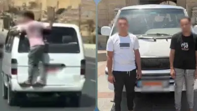 القبض على سائق ميكروباص لسماحه لشخص بالتعلق بالباب الخلفي بالقاهرة
