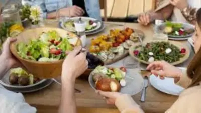 عادة شائعة بعد الأكل تضر الهضم وتسبب مشكلات صحية.. تعرف عليها