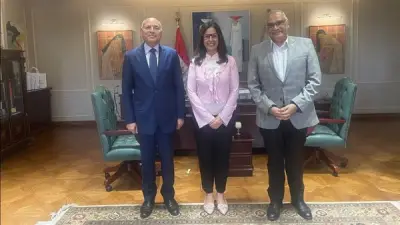 وزيرة الثقافة ومحافظ القاهرة يبحثان تطوير مسارح الطليعة والعرائس