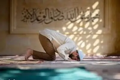 هل صلاة الصبح بعد طلوع الشمس تعوض صلاة الفجر؟ الإفتاء تجيب