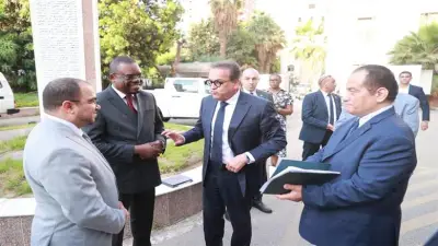 وزير الصحة يبحث تعزيز التعاون مع مدير المركز الأفريقي لمكافحة الأمراض