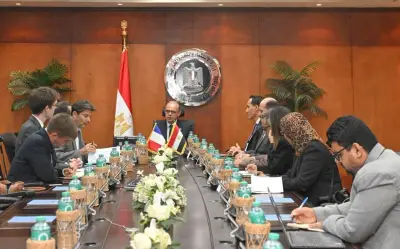 وزير الاستثمار للسفير الفرنسي: نتبنى نهجاً أكثر استباقية في جذب الاستثمارات