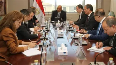 وزير الكهرباء يبحث مع البنك الأوروبي دعم مشروعات الطاقات المتجددة
