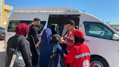 الهلال الأحمر المصري يستقبل الدفعة 57 من المصابين الفلسطينيين بمعبر رفح