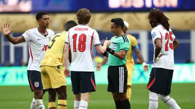 لاعب إنجليزي يرفض مصافحة توماس بارتي قبل مواجهة غانا في كأس العالم