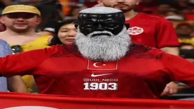 أشهر مشجع في مونديال 2026: أستغرق ساعتين لطلاء وجهي والأسود والأبيض هويتي
