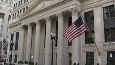 الفيدرالي الأمريكي يبقي الفائدة عند 3.75% رغم النمو القوي وعدم اليقين