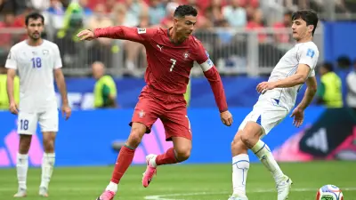 فيرديناند يدافع عن رونالدو ويسخر من منتقديه: اصمتوا