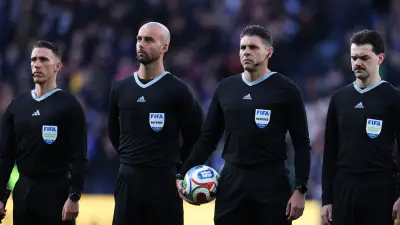 الفيفا يطلب توضيحًا من حكم الفيديو بعد إشارة مثيرة للجدل في كأس العالم