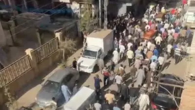 تشييع جثمان أم وطفليها في حادث تصادم بالمنوفية.. والأب مصدوم