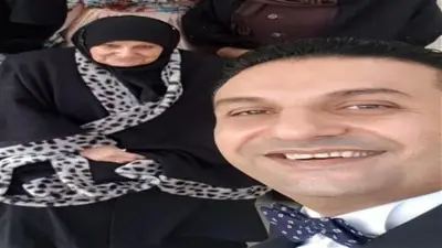 حمادة بركات يبكي: علاقتي بوالدتي كالخطيبين وروحي معلقة بها