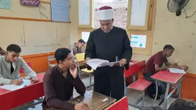 رئيس قطاع المعاهد الأزهرية يتفقد امتحانات الثانوية بقنا ويطمئن على سيرها