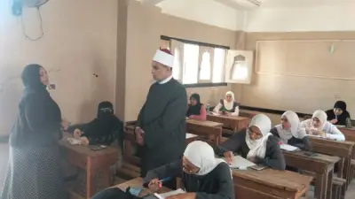 رئيس منطقة الدقهلية الأزهرية يتفقد امتحان الكيمياء للقسم العلمي