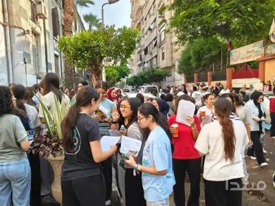 طلاب الثانوية العامة يؤدون امتحان اللغة الثانية وأمهات مصر تطالب بتنفيذ توجيهات التعليم