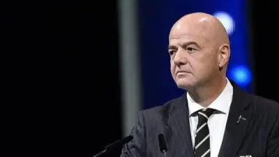 إنفانتينو في غرفة ملابس إيران.. وتاريمي ومحبي ينتقدان ظروف التنقل