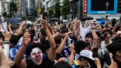 جماهير اليابان تبهر العالم بتنظيف المدرجات بعد تعادل مثير مع هولندا