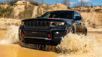 جيب تودع جراند شيروكي الهجينة وتطلق نسخة Trailhawk وOverland 2027