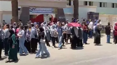 فرحة طلاب الثانوية العامة بالأقصر لسهولة امتحاني الدين والتربية الوطنية
