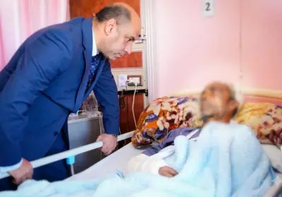 وزير العمل يزور مصابي العمالة غير المنتظمة ويوجه بتقديم الدعم الكامل