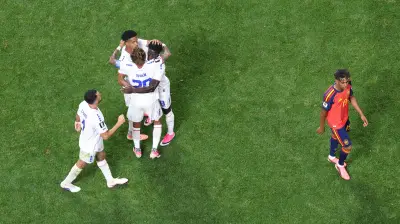 قصة المونديال: لينكد إن يحول موظفاً أيرلندياً إلى قاتل حلم إسبانيا