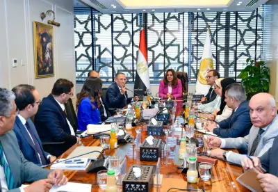 وزيرة التنمية المحلية تبحث مشروعات الاستثمار البيئي بشرق العوينات والمحميات