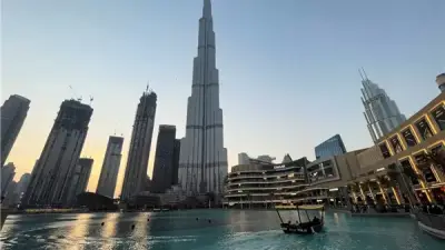 حريق هائل في الطوابق العليا من أبراج الإمارات المالية في دبي