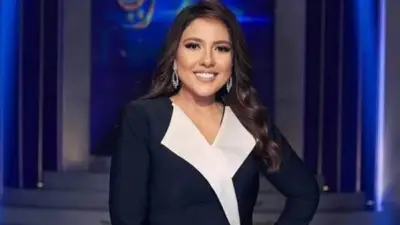 مي كساب تخطف الأنظار بإطلالة كاجوال رفقة زوجها في أحدث ظهور