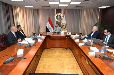 وزير الصناعة يبحث توطين شواحن السيارات الكهربائية وأنظمة الطاقة مع أونا