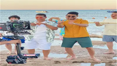 محمد أنور يروج للجزء الثاني من مسلسل بيت بابا بصورة من الكواليس